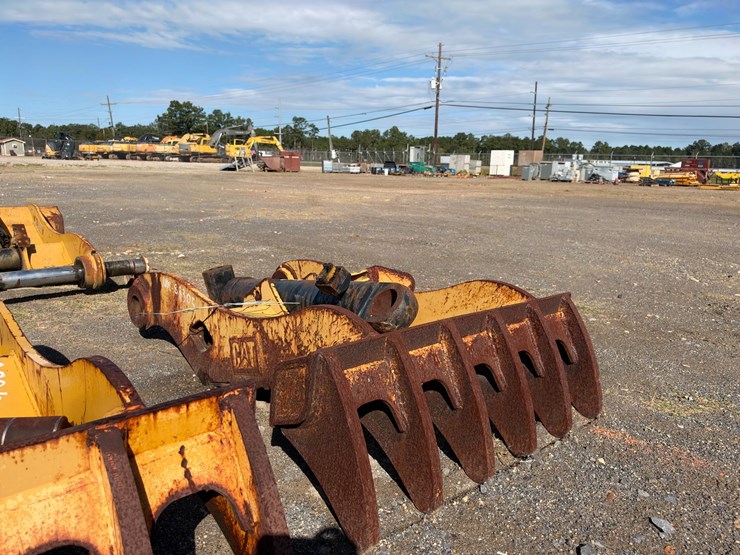 caterpillar-323-image-3