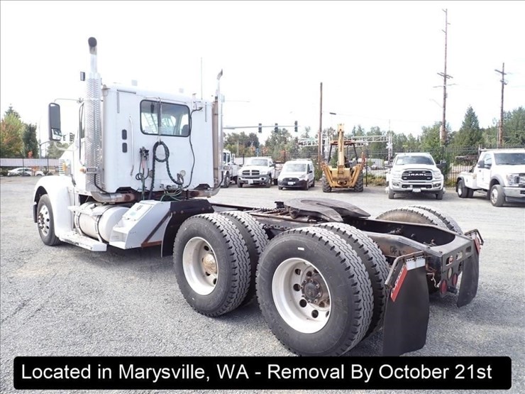 2013-freightliner-coronado-image-26