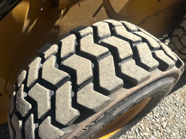 #2879-•-caterpillar-242d-wheeled-skid-steer-image-59