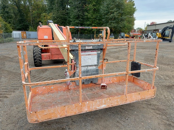 2016-jlg-600s-image-8