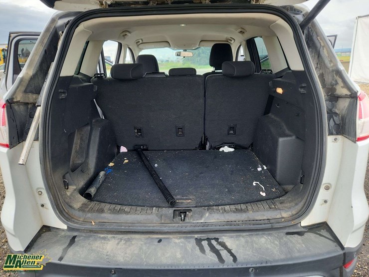 2015-ford-escape-se-image-16