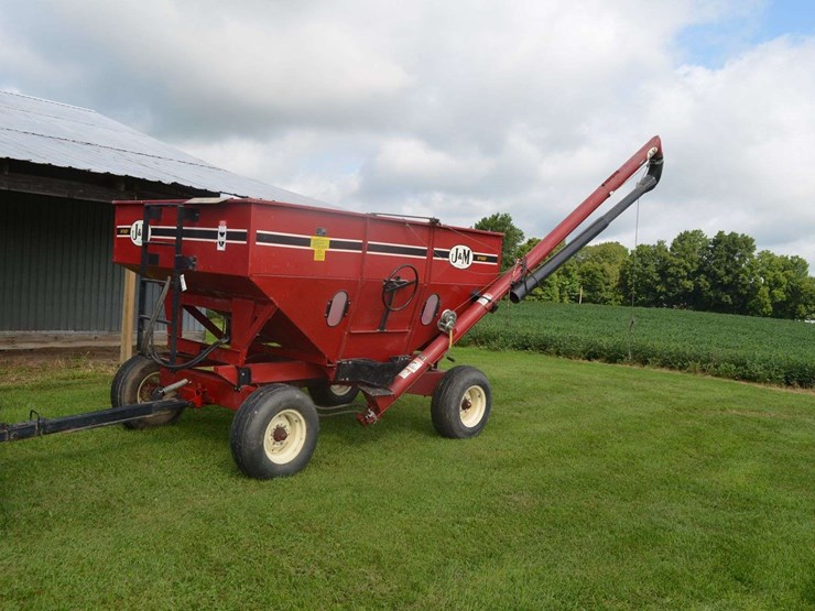 j&m-wagon-with-brush-unloading-auger-image-1
