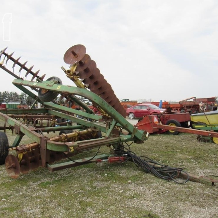 JOHN DEERE 220