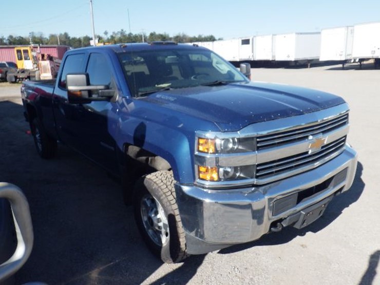 2021-chevrolet-2500-image-3