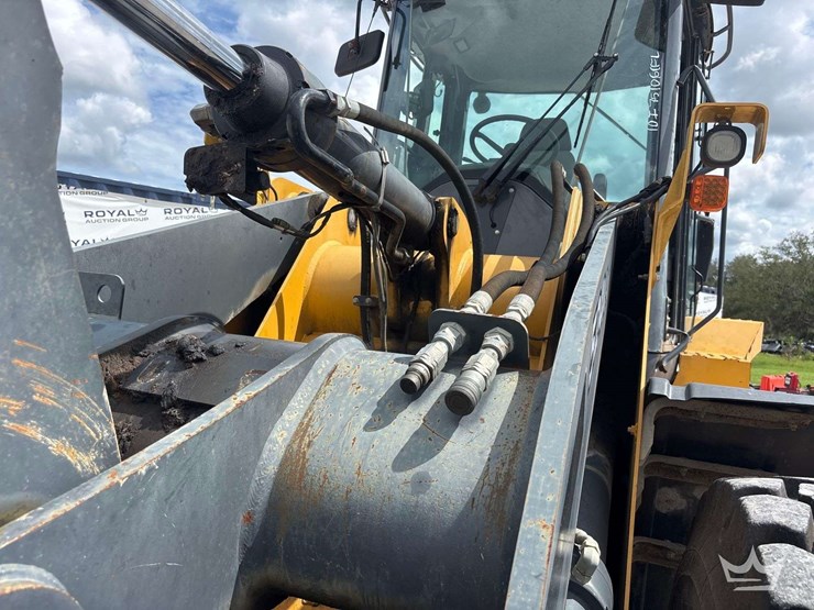 2017-deere-524k-image-28