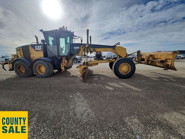 2015-caterpillar-140m-image-52