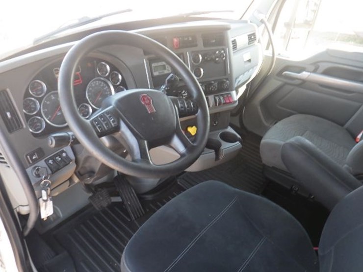 2019-kenworth-t680-image-19