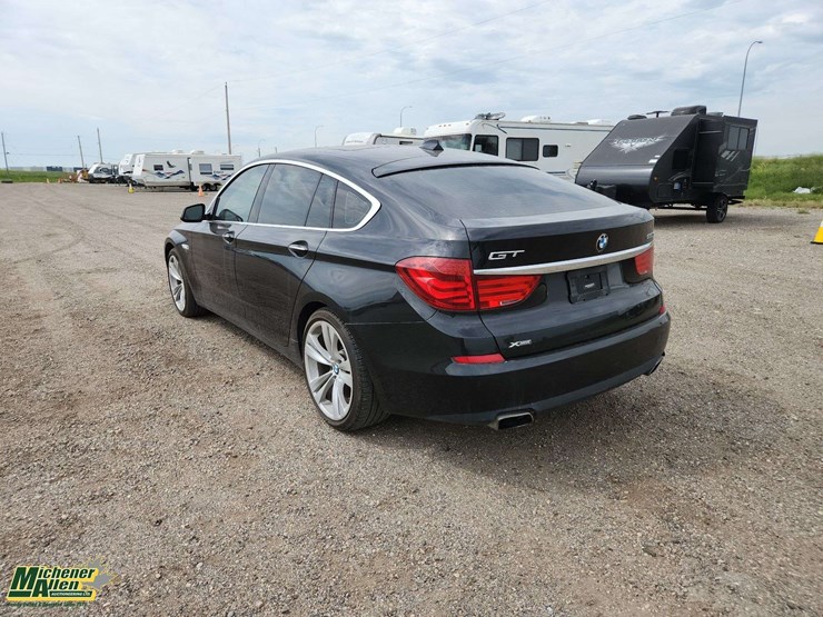 2013-bmw-5-series-550i-gt-xdrive-4dr-sedan-image-3