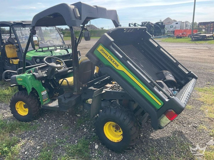 2022-john-deere-gator-image-24