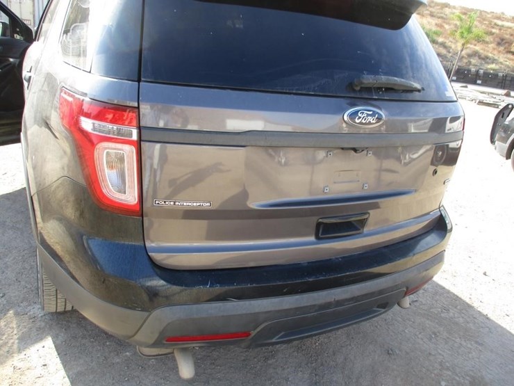 2015-ford-explorer-image-14