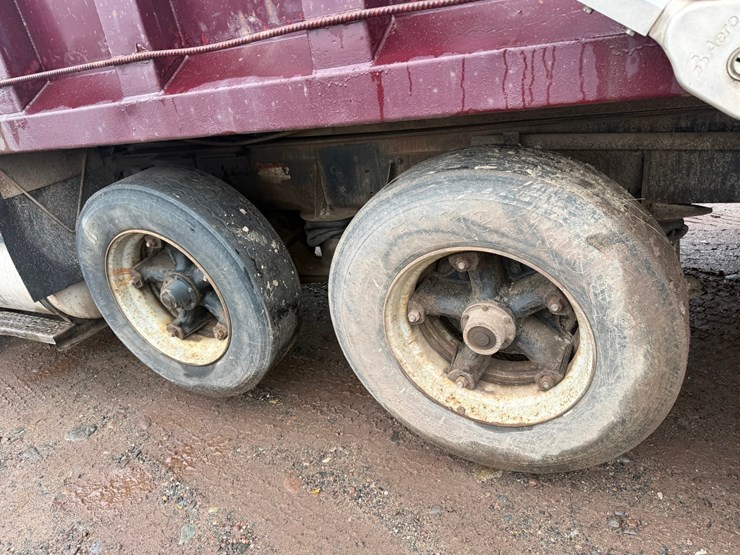 1992-ford-l9000-image-38