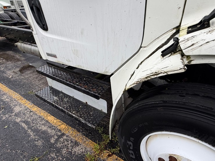 #1667-•-2016-freightliner-m2-cab-and-chassis-image-22