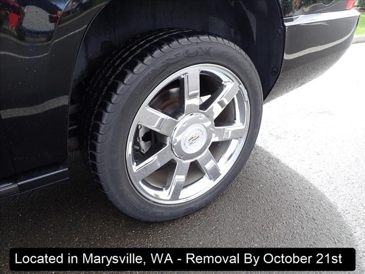 2011-cadillac-escalade-image-30