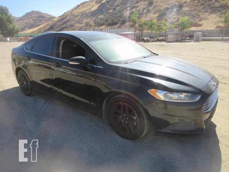 2015-ford-fusion-image-2