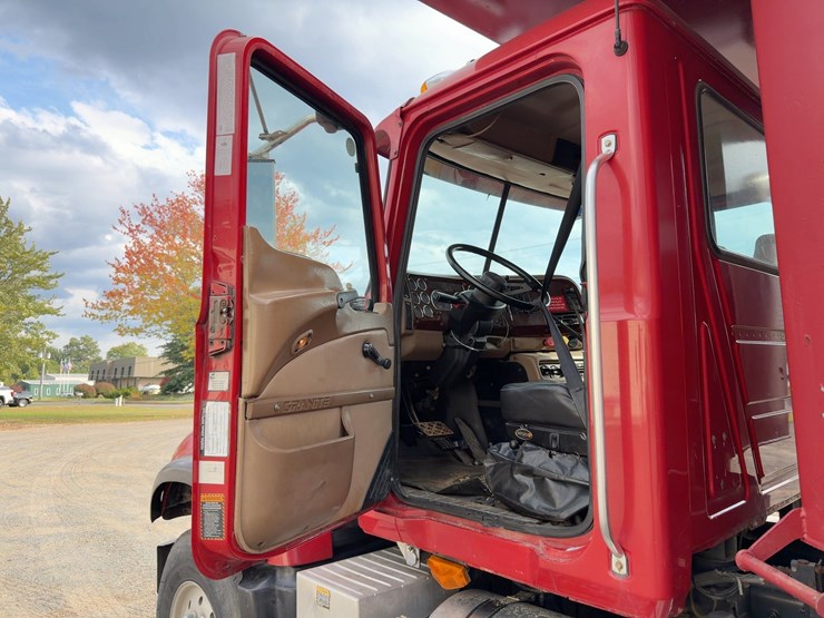 2005-mack-granite-cv713-image-22