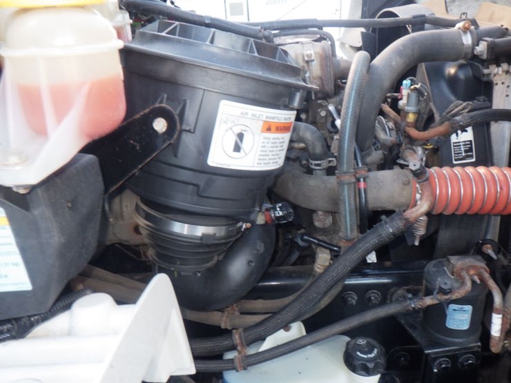 2020-freightliner-m2-106-image-16