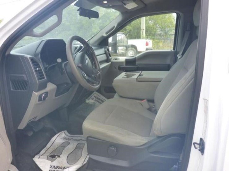 2019-ford-f350-xl-image-15