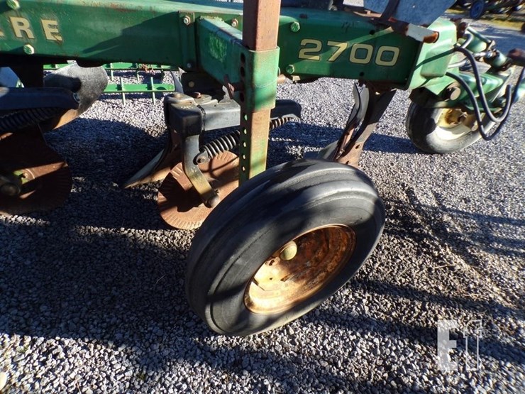 john-deere-2700-image-3