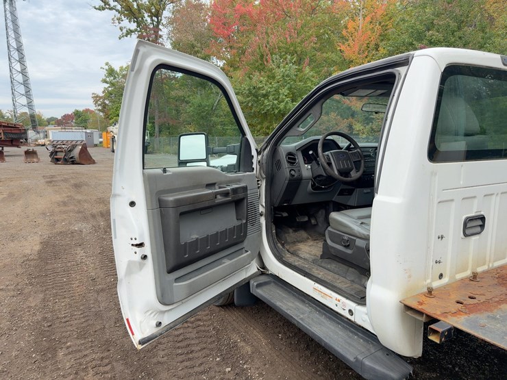 2015-ford-f550-xl-image-22