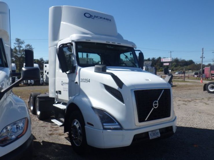 2020-volvo-vnr300-image-3