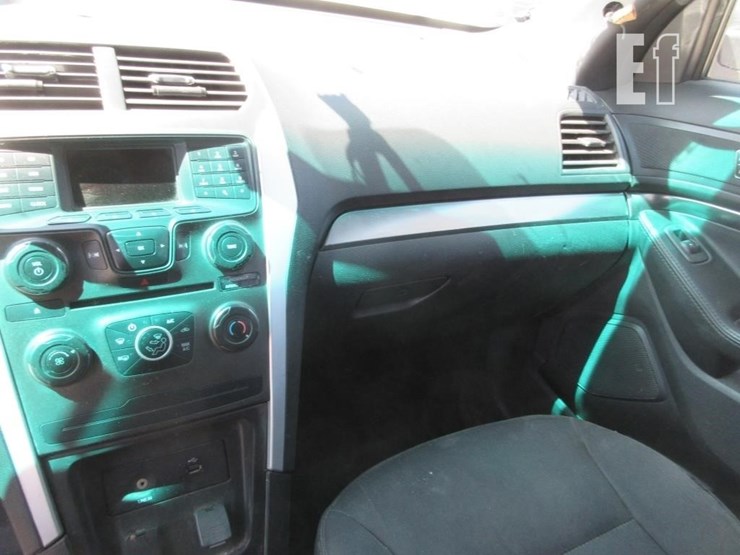 2015-ford-explorer-image-8
