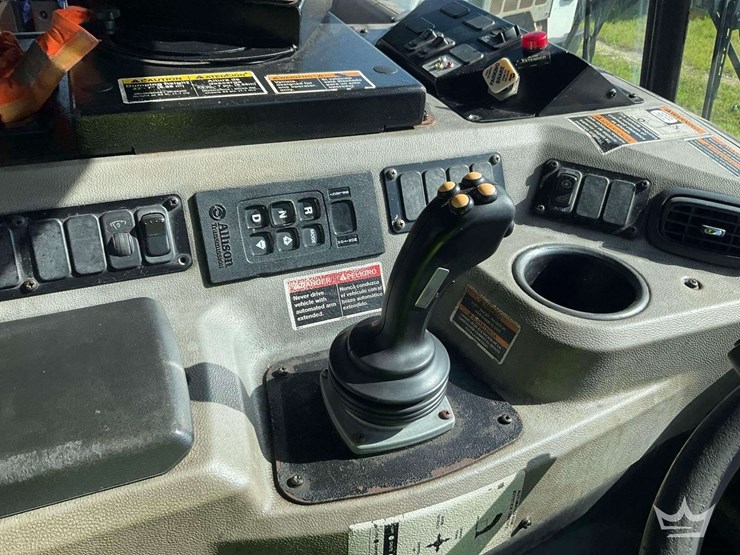 2019-peterbilt-520-image-8