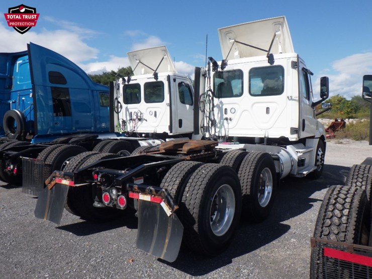 2021-freightliner-cascadia-126-image-7