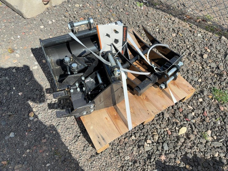 quantity-of-mini-excavator-attachments-image-3