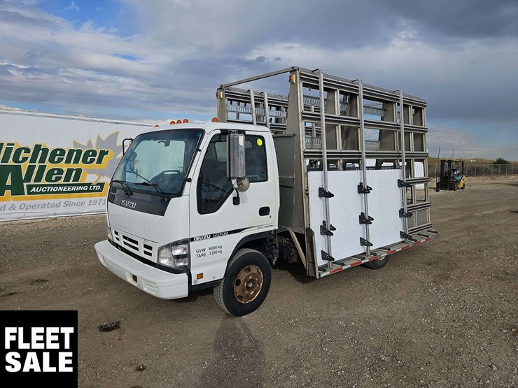2006-isuzu-npr-image-1