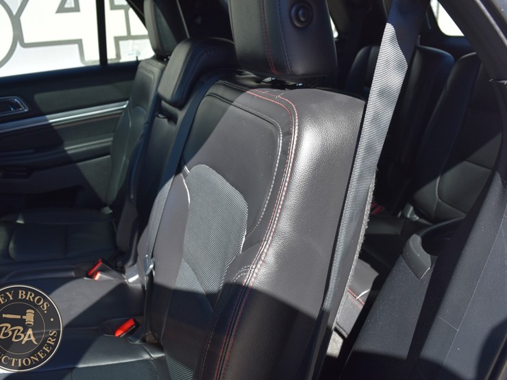 2018-ford-explorer-image-37