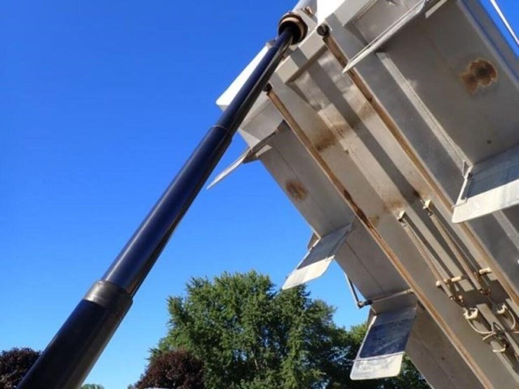 2024-western-star-49x-image-72