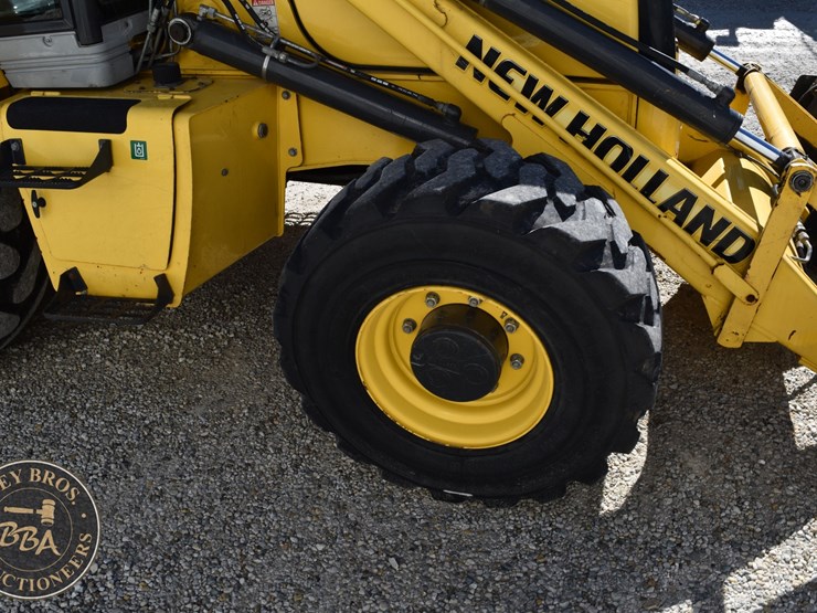 2013-new-holland-b110c-image-28
