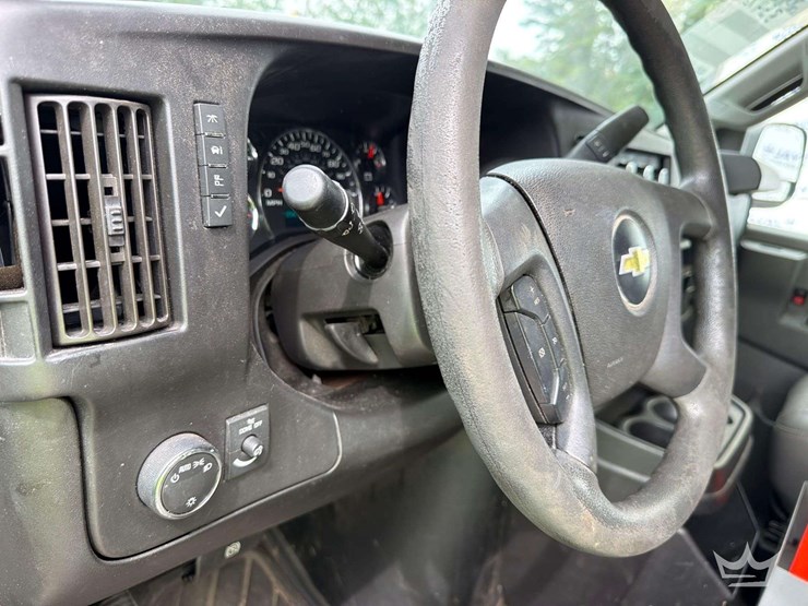 2018-chevrolet-express-2500-image-12