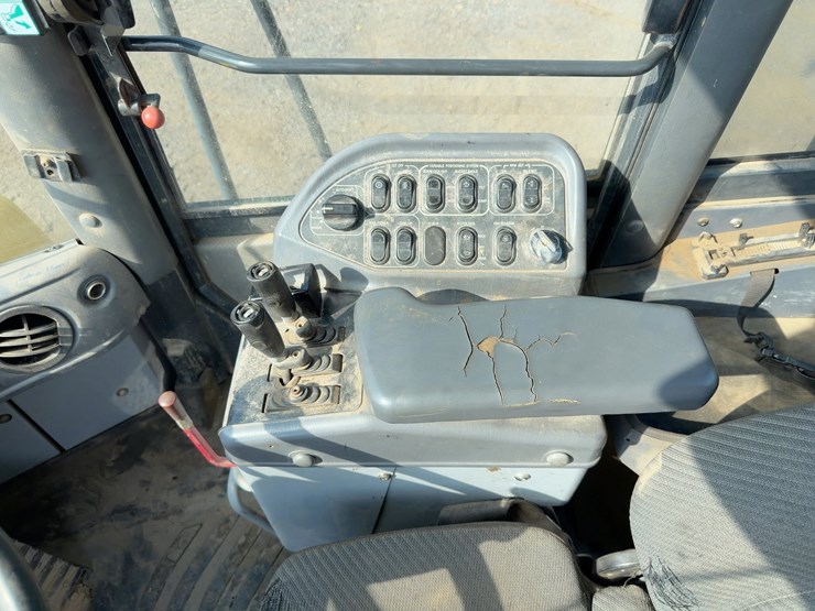 2010-komatsu-wa500-6-image-25