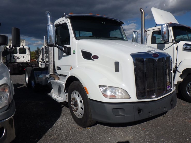 2015-peterbilt-579-image-3