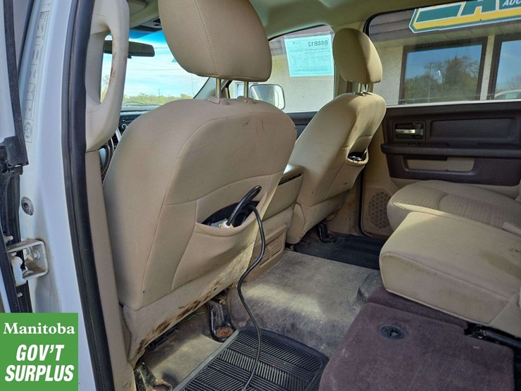 2011-dodge-3500-image-16
