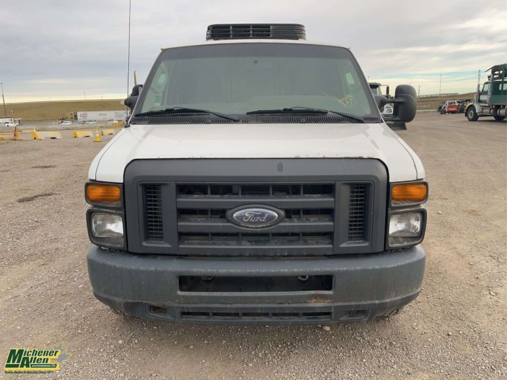 2013-ford-cargo-image-8