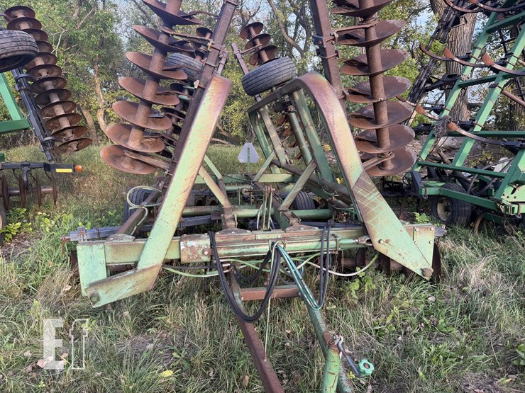 john-deere-230-image-10