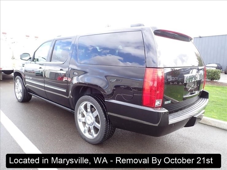 2011-cadillac-escalade-image-24