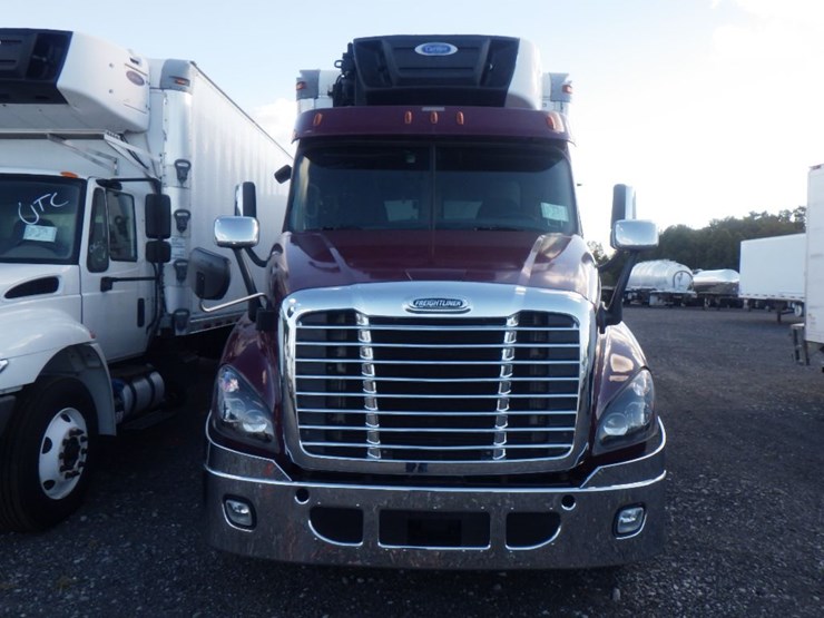 2018-freightliner-cascadia-113-image-2