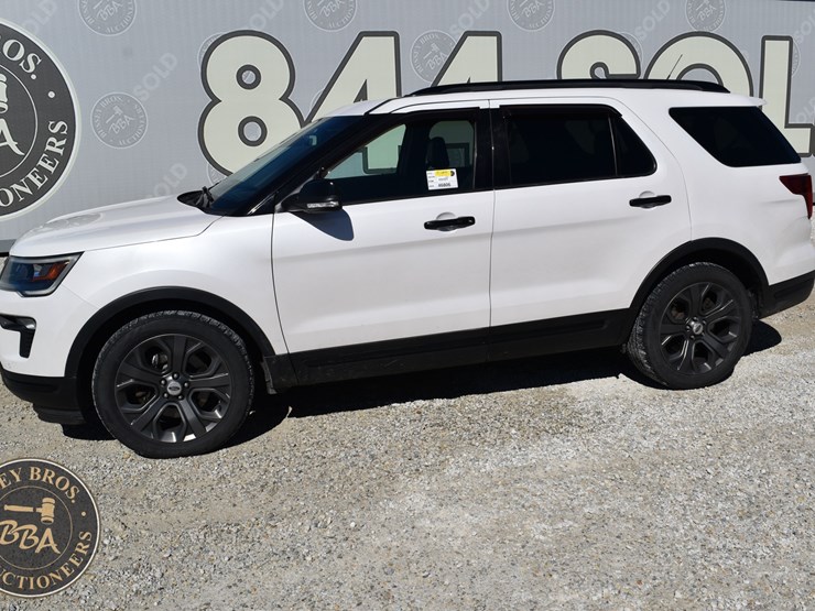 2018-ford-explorer-image-11