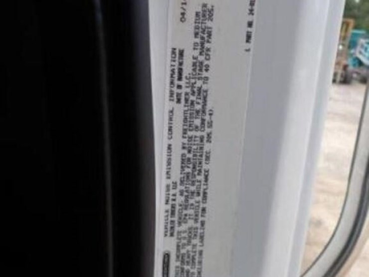 2015-freightliner-114sd-image-12