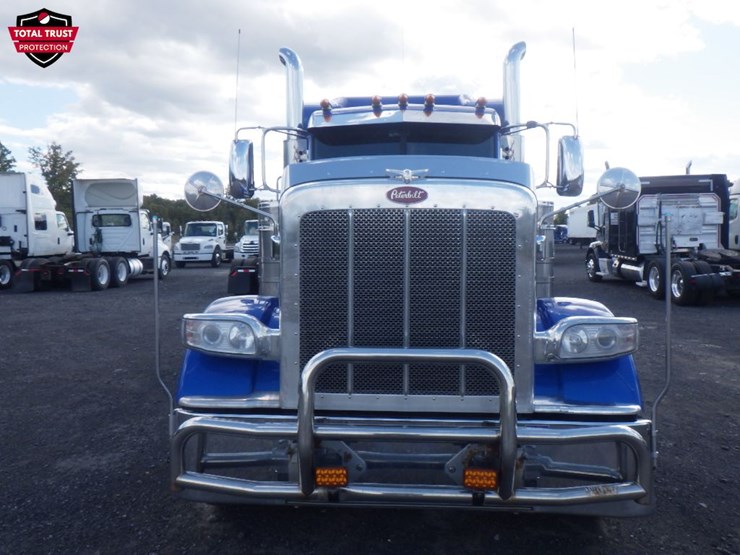 2019-peterbilt-389-image-2
