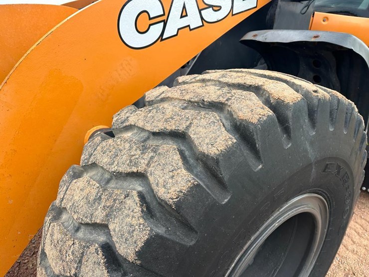 2018-case-621g-image-10