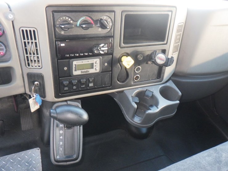 2018-international-durastar-4300-image-12