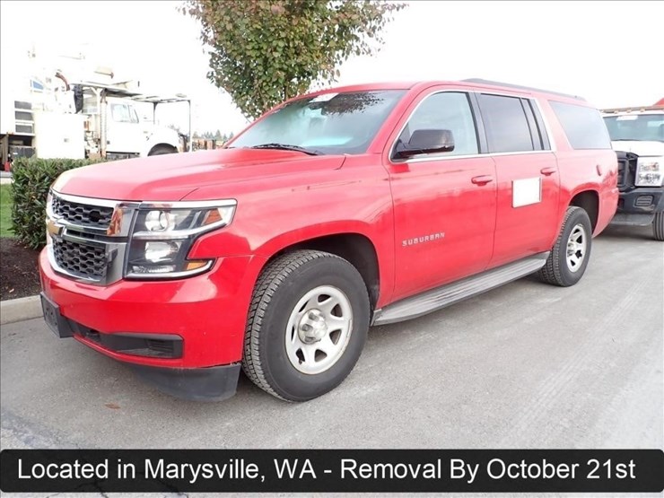 2015-chevrolet-suburban-image-2