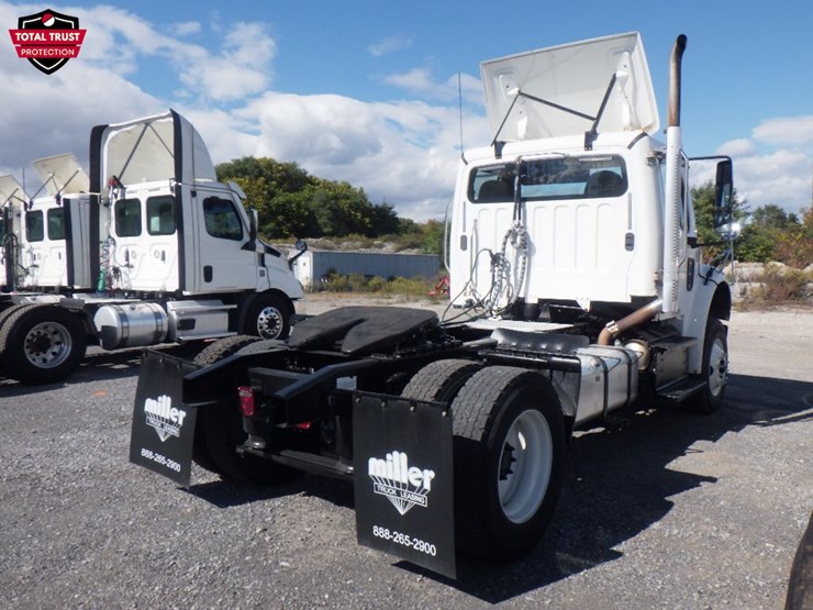 2021-freightliner-m2-106-image-5