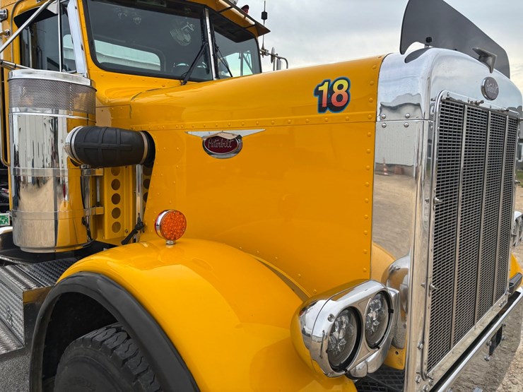 1982-peterbilt-359-image-24