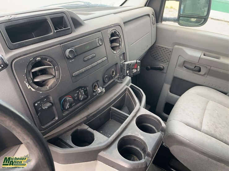 2013-ford-cargo-image-16