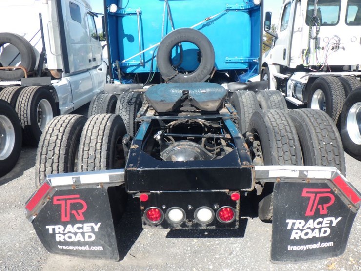 2022-western-star-5700xe-image-10